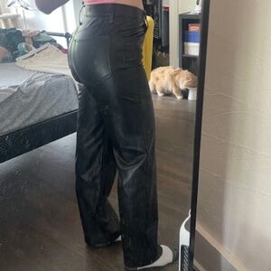 Abercrombie 90s Relaxed Fit Vegan Leather Pants Size 2